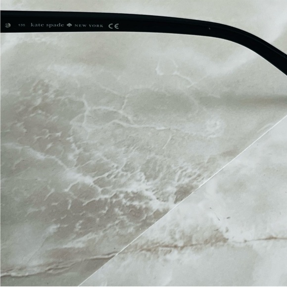 Kate Spade ♠️ Lips frame sunglasses - Picture 7 of 11